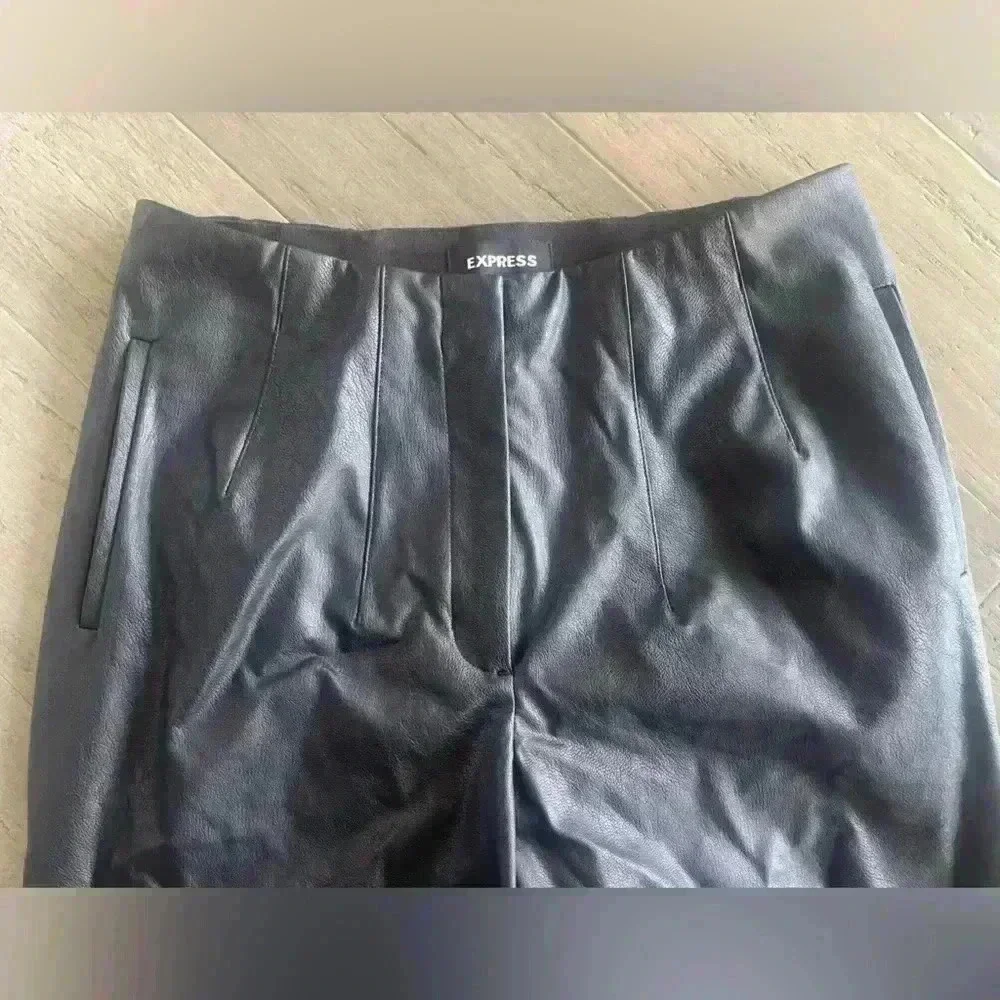 EXPRESS | Faux Leather Stretchy pants - Picture 2 of 6